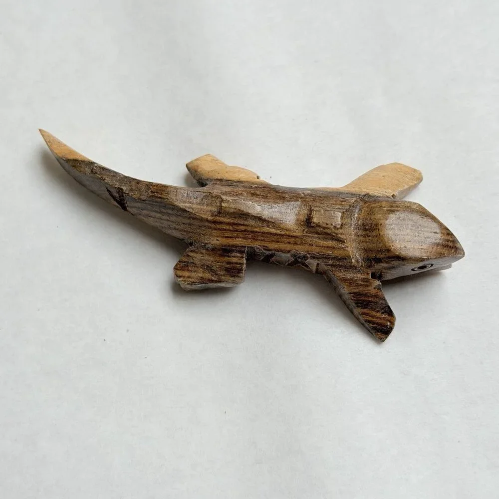 Wooden Hand Carved Gecko Lizard Small Wood Decor Vintage Mini Figure Gift Decor